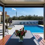 B With Pool And Playground Villa