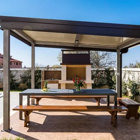 Villa B With Pool And Playground Valbandon