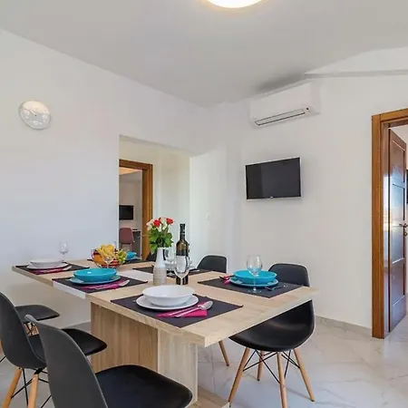 Villa B With Pool And Playground