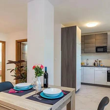 Villa B With Pool And Playground Valbandon