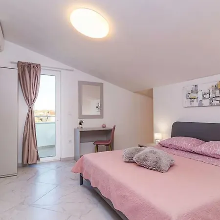 Villa B With Pool And Playground Valbandon