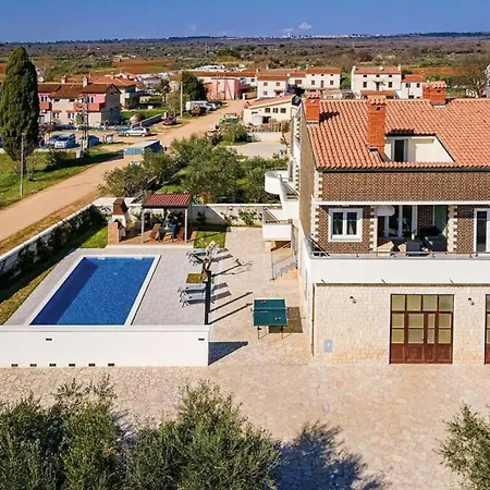 Villa B With Pool And Playground Valbandon