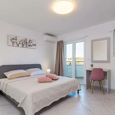 Vila B With Pool And Playground