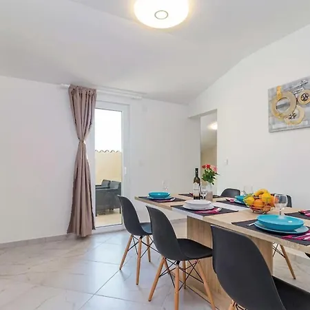 Vila B With Pool And Playground *