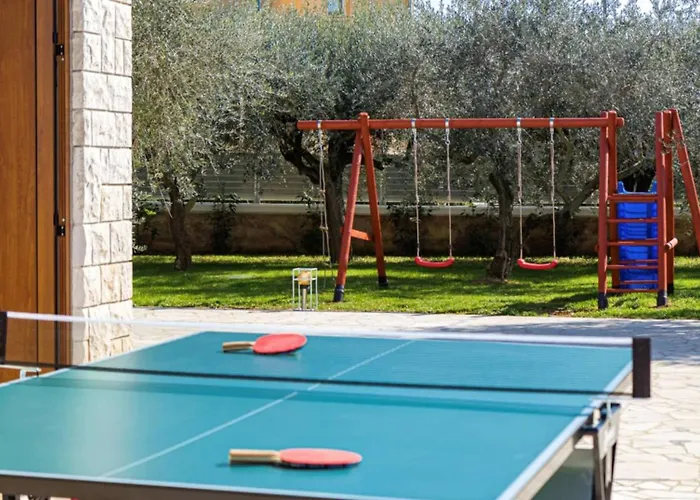 Villa B With Pool And Playground Valbandon