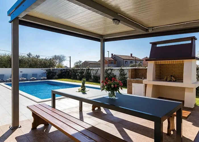 Villa B With Pool And Playground Valbandon
