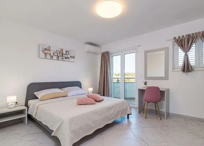 Villa B With Pool And Playground