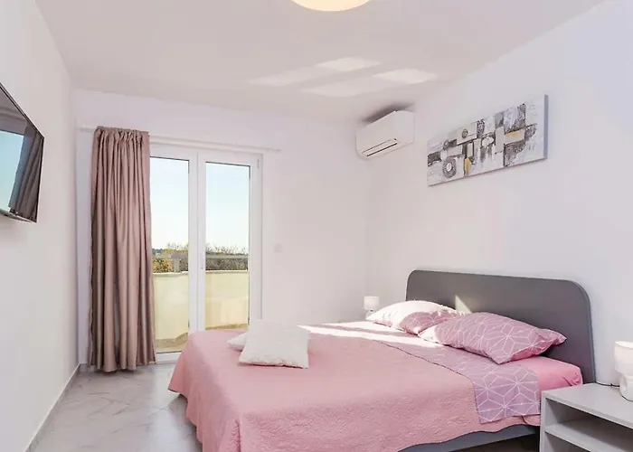 Villa B With Pool And Playground Valbandon