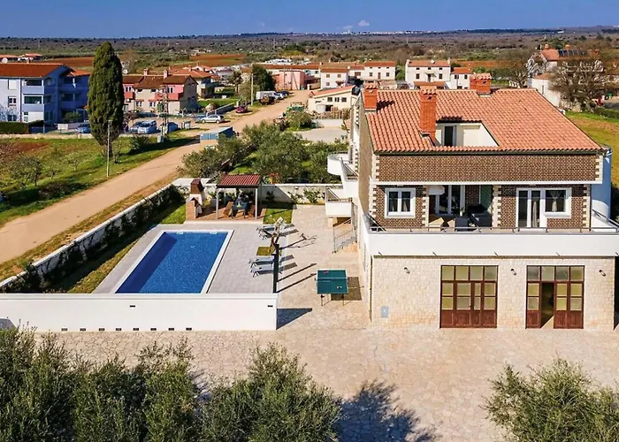 Villa B With Pool And Playground Valbandon