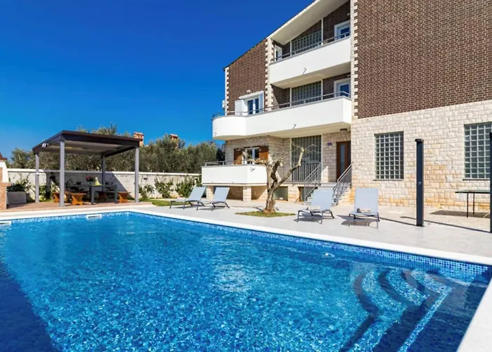 Villa B With Pool And Playground